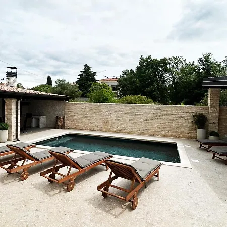 Apartment Tomic M 6 For 4 Persons With Pool In Maj *