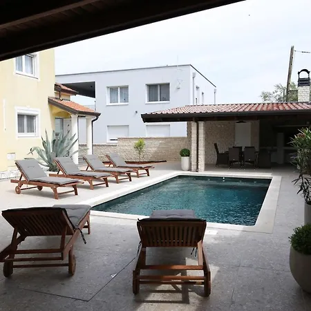 Tomic M 6 For 4 Persons With Pool In Maj Apartment *