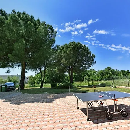 Tomic M 6 For 4 Persons With Pool In Maj