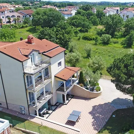 Tomic M 6 For 4 Persons With Pool In Maj