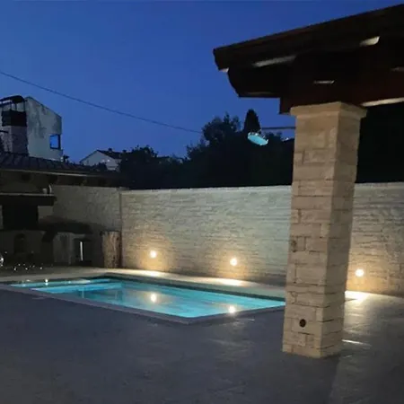 Tomic M 6 For 4 Persons With Pool In Maj Apartment Porec