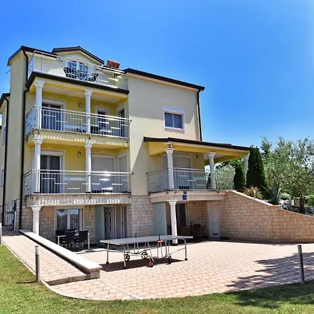 Tomic M 6 For 4 Persons With Pool In Maj Apartment Porec