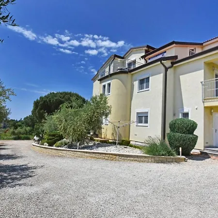 Tomic M 6 For 4 Persons With Pool In Maj * Porec