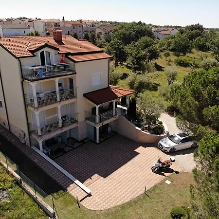 Tomic M 6 For 4 Persons With Pool In Maj Apartment *