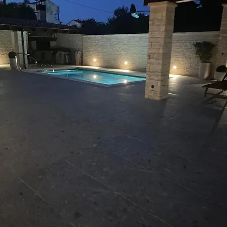 Tomic M 6 For 4 Persons With Pool In Maj Apartment *