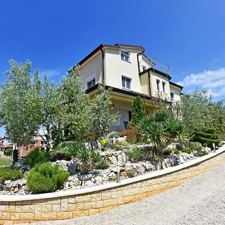 Apartment Tomic M 6 For 4 Persons With Pool In Maj *