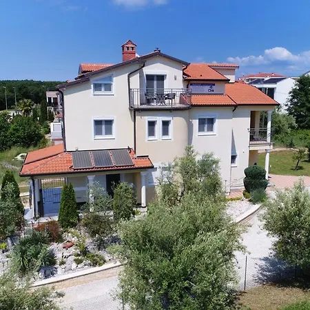 Tomic M 6 For 4 Persons With Pool In Maj * Porec