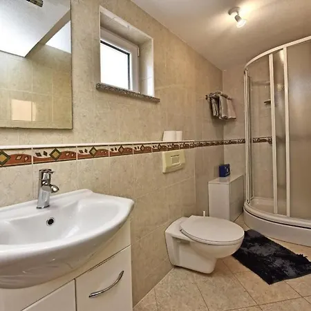 Tomic M 6 For 4 Persons With Pool In Maj *