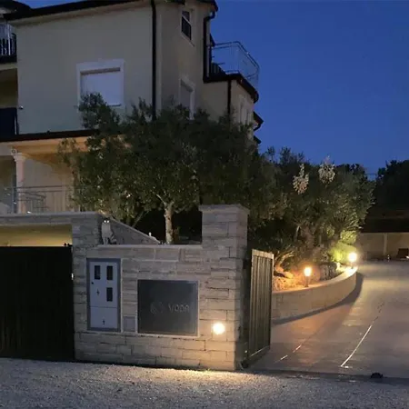 Tomic M 6 For 4 Persons With Pool In Maj * Porec